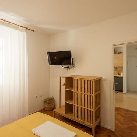 Pula City Apartment With Private Parking Free Eksteriør bilde