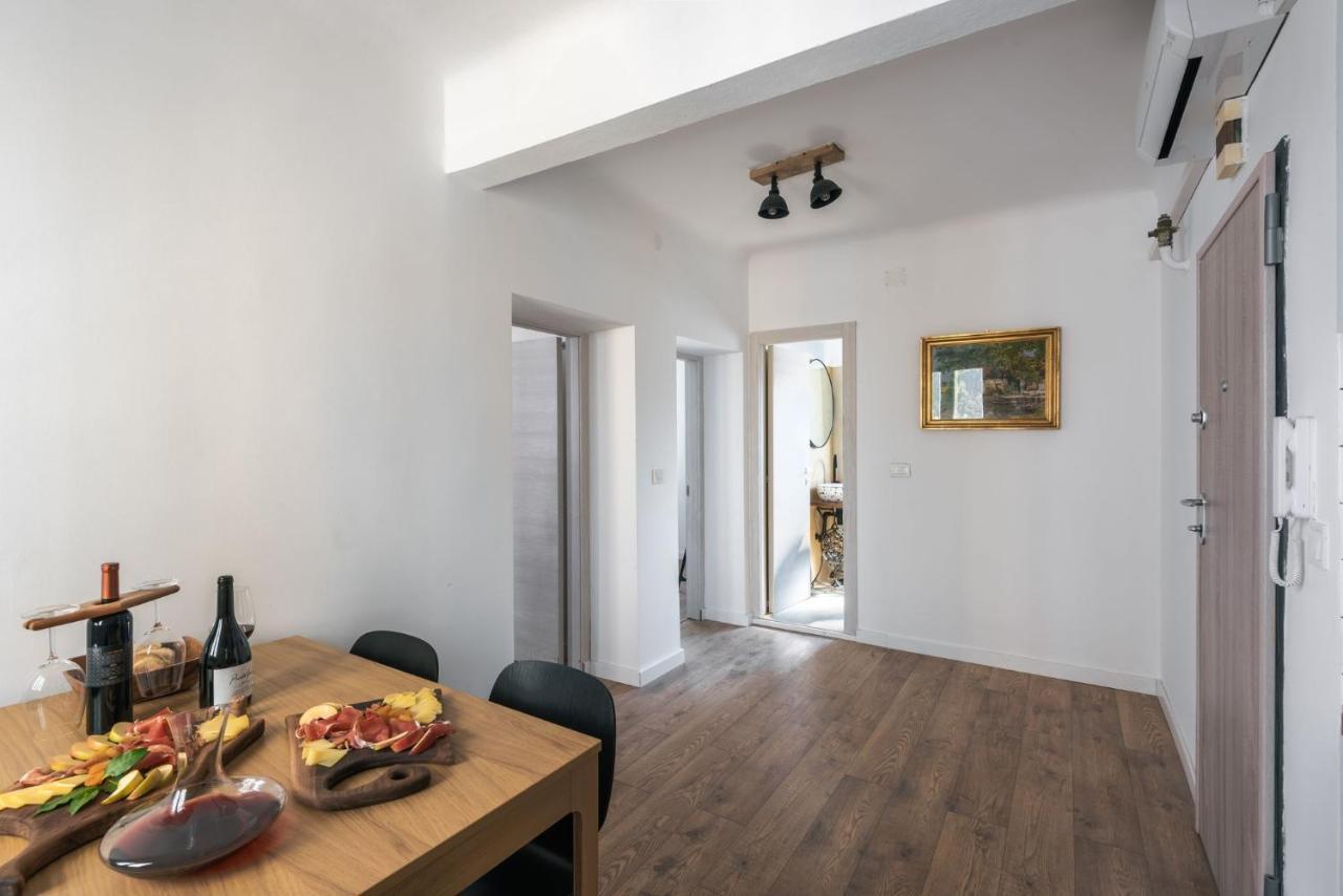 Pula City Apartment With Private Parking Free Eksteriør bilde