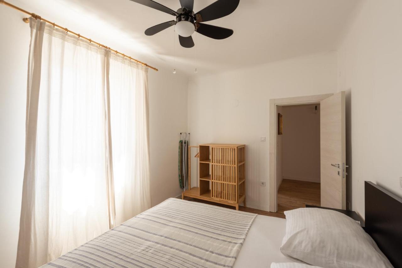 Pula City Apartment With Private Parking Free Eksteriør bilde